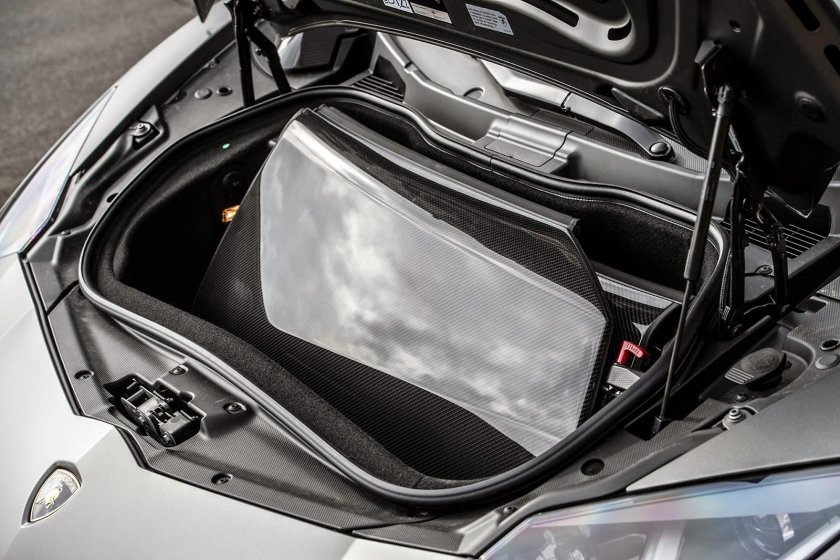 Ламборгини авентадор багажник