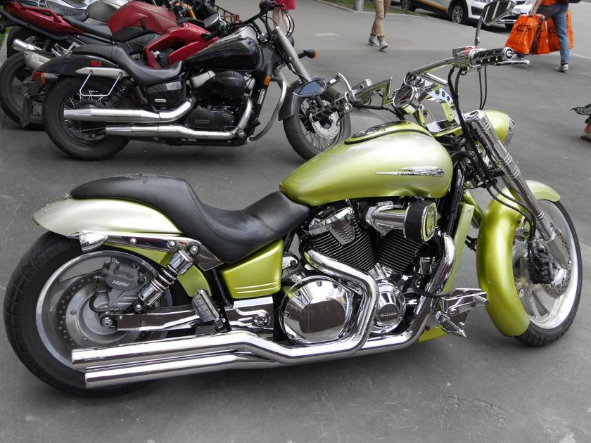 Двигатель vtx1800