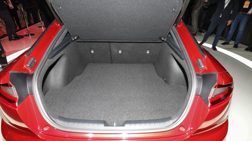 Kia Stinger багажник