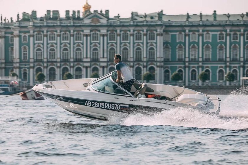 Прогулки на катере в Санкт-Петербурге