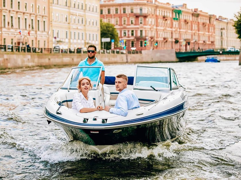 Катер прогулочный