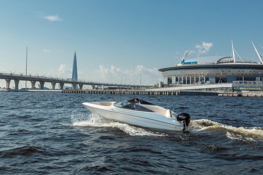 Яхта Петербург