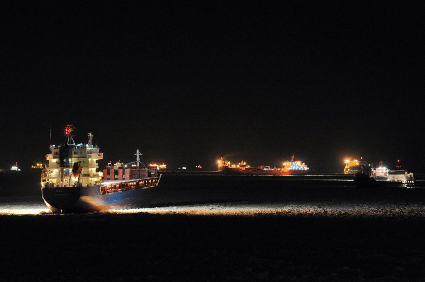 Теплоход ночью