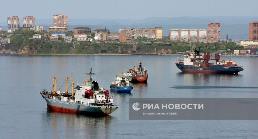 Суда на рейде Владивосток