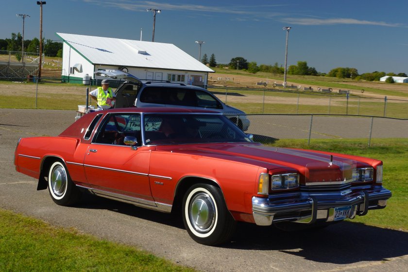 Олдсмобиль Торнадо 1973