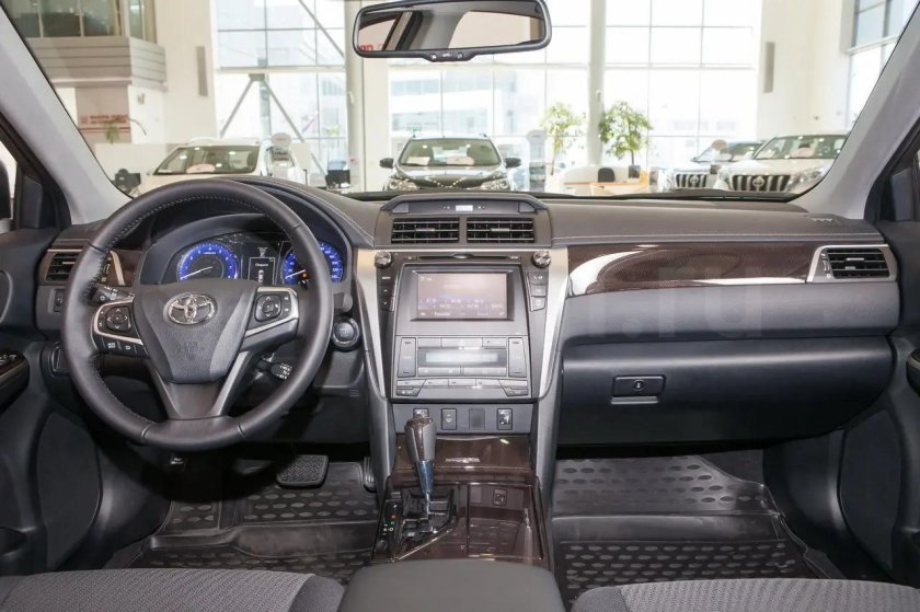 Камри стандарт плюс комплектация 2.5 Тойота