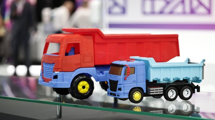 Игрушечный КАМАЗ