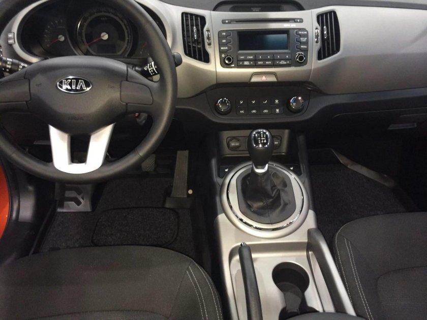 Kia Sportage 2010 салон