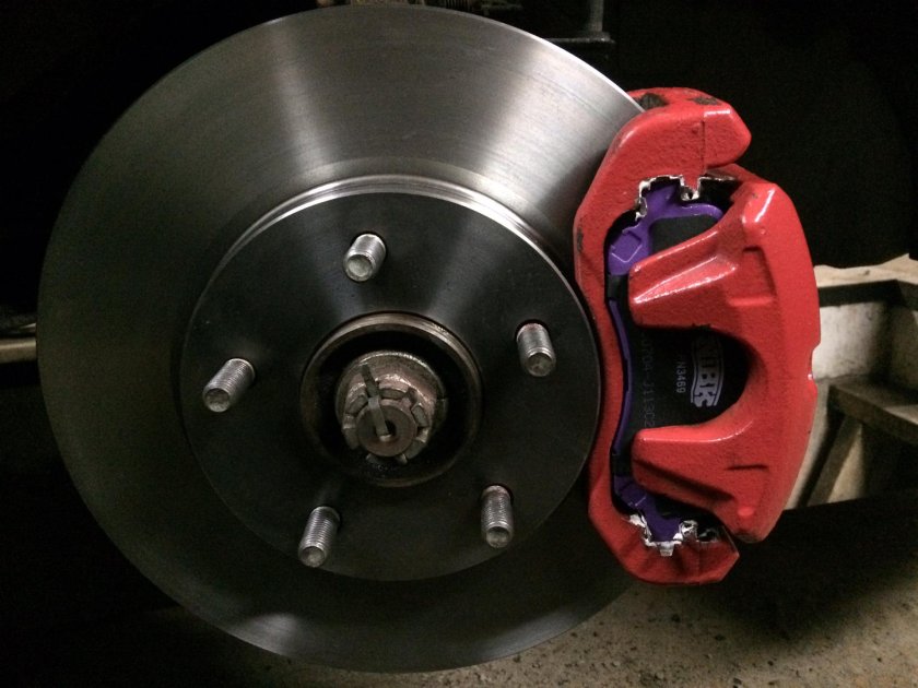 Суппорт тормозной 19150983 тормозные колодки