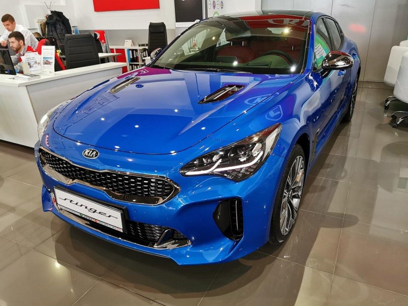 Киа Стингер синяя