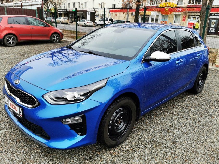 Kia синяя