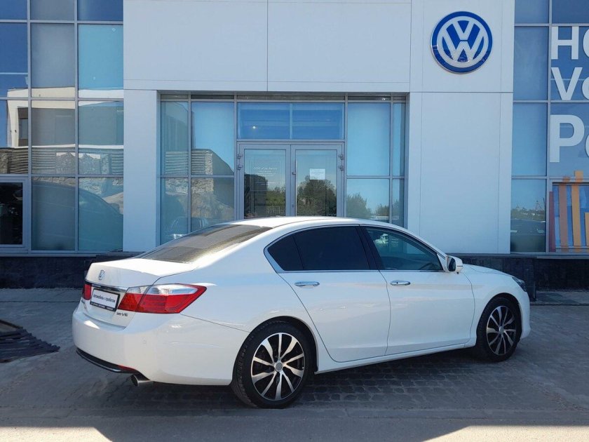 Toyota Camry 2008 белая