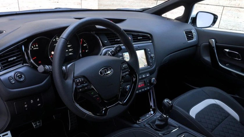 Kia Ceed SW 2015 салон