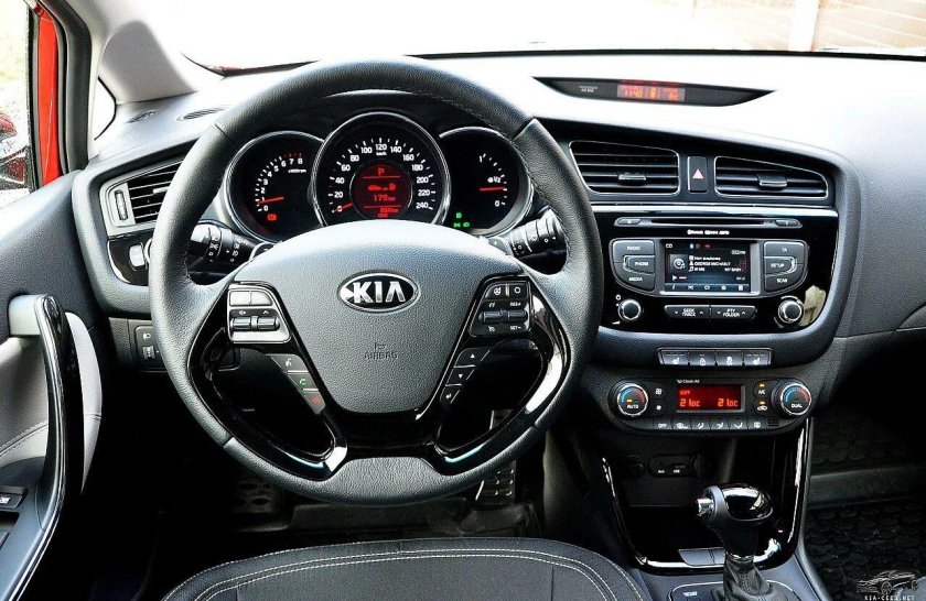 Kia Ceed 2 салон