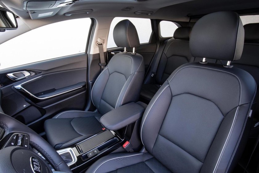 Kia Ceed SW 2019 салон