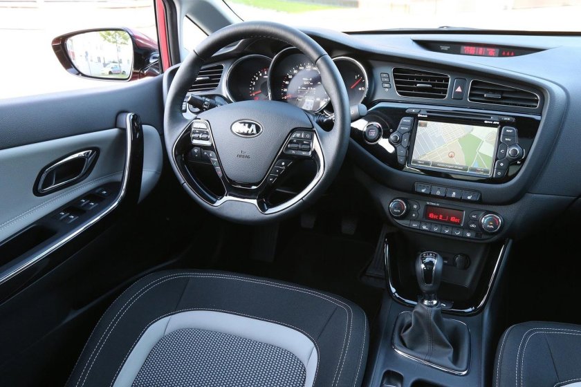 Kia Ceed 2 универсал салон
