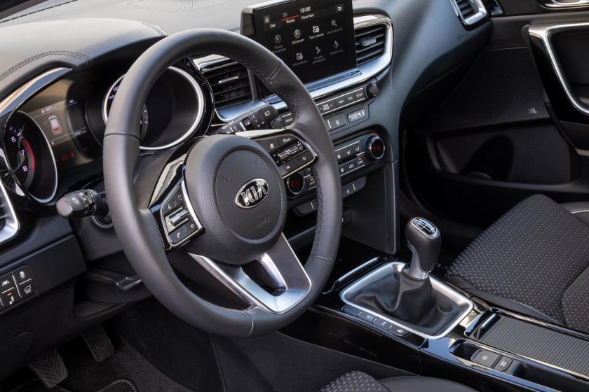 Kia Ceed SW 2021 салон