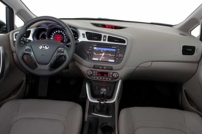 Kia Ceed универсал 2013 салон