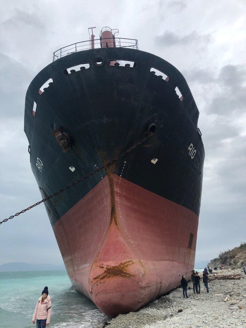 Геленджик корабль Рио сел на мель