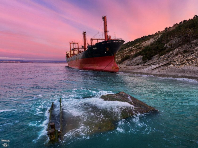 Севший на мель сухогруз «Рио» в Кабардинке