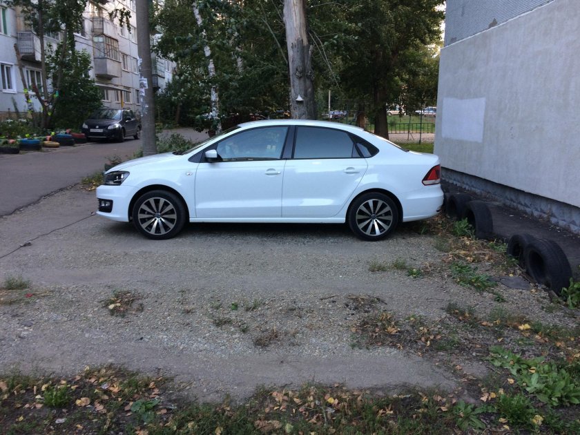 Volkswagen Polo sedan r16