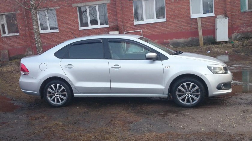 Фольксваген поло 2021 на литье серая