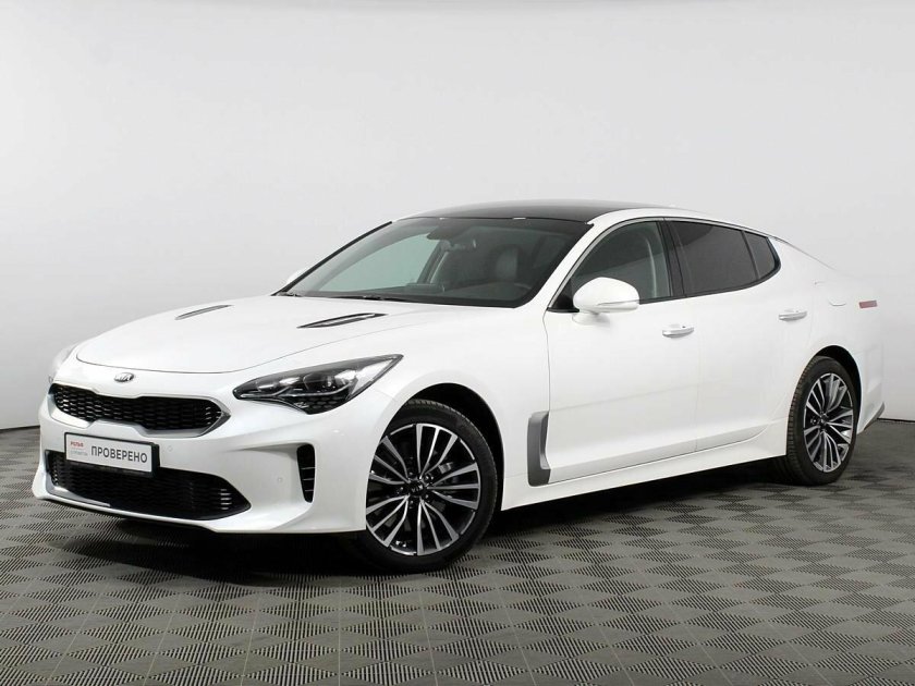 Kia Stinger 2018 белая