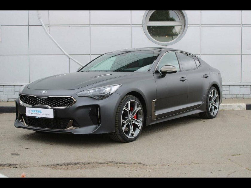 Киа Стингер светло серый