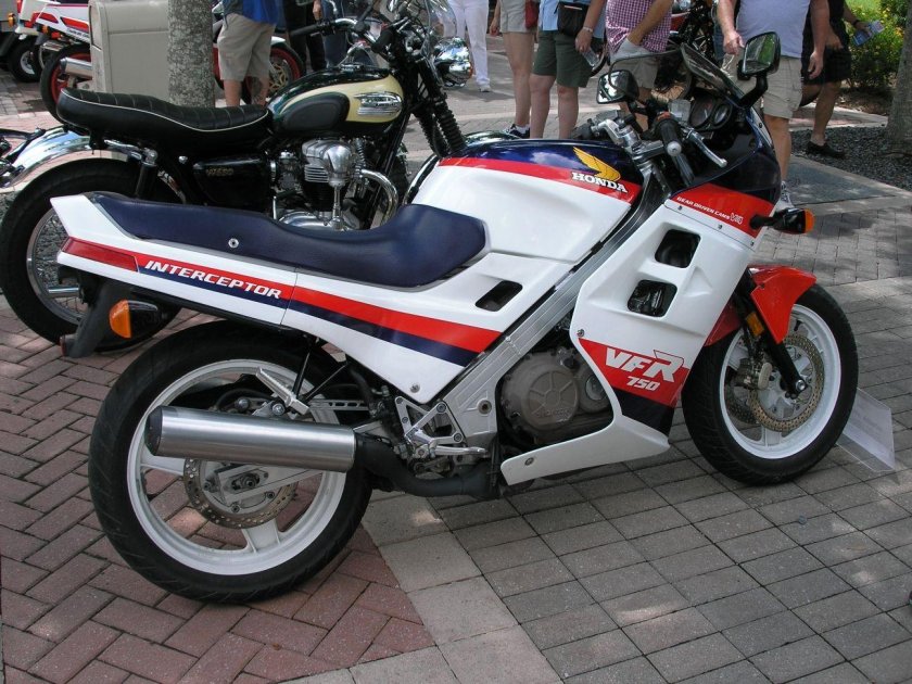 Хонда ВФР 750 стрит