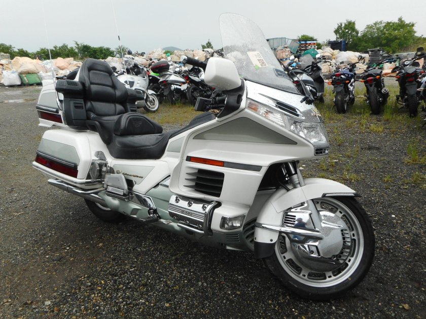 Заднее стекло Хонда Голд Винг 1800