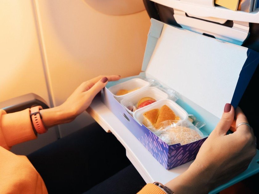 Еда в самолете победа