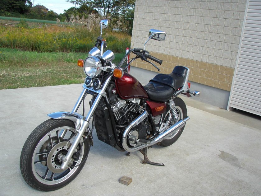 Мотоцикл Honda nv750 Custom