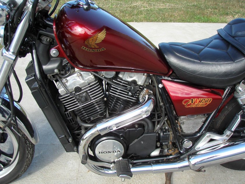 Мотоцикл Honda nv750 Custom