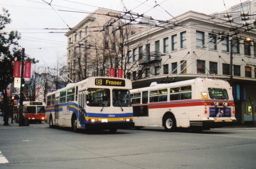 Троллейбусная улица обои