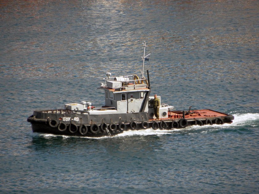 Буксировочный катер