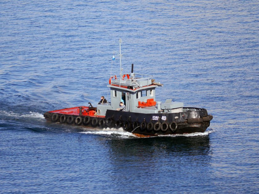 Буксировочный катер