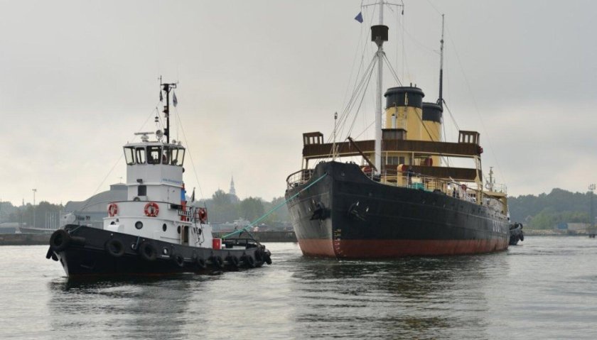 Речной буксир ледокол