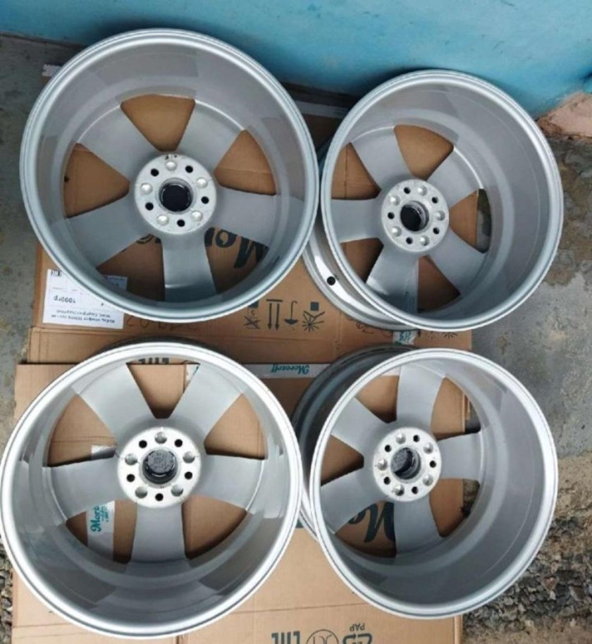 Диски Ауди r18 оригинал