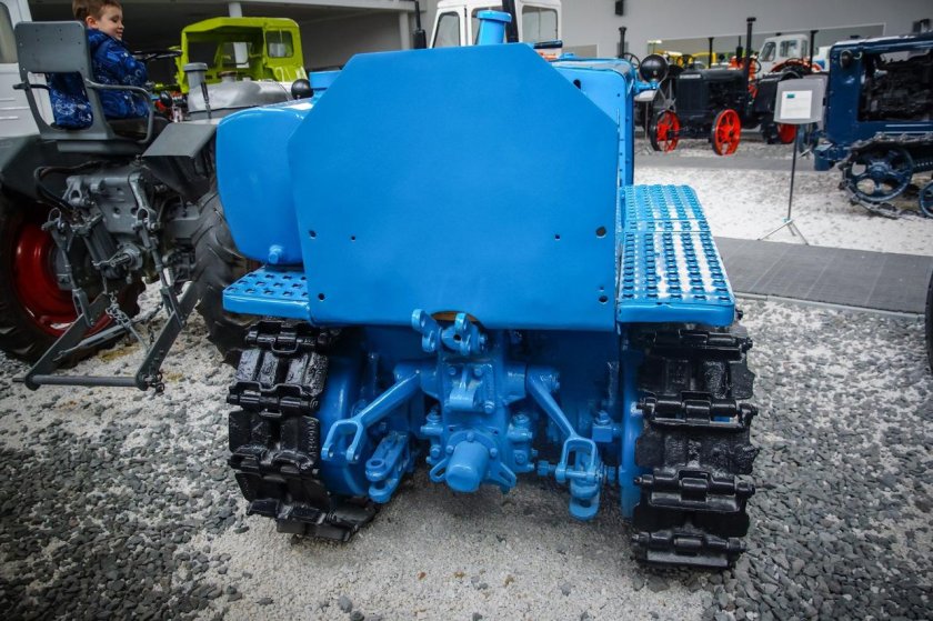 Трактор КДП-35 гусеничный