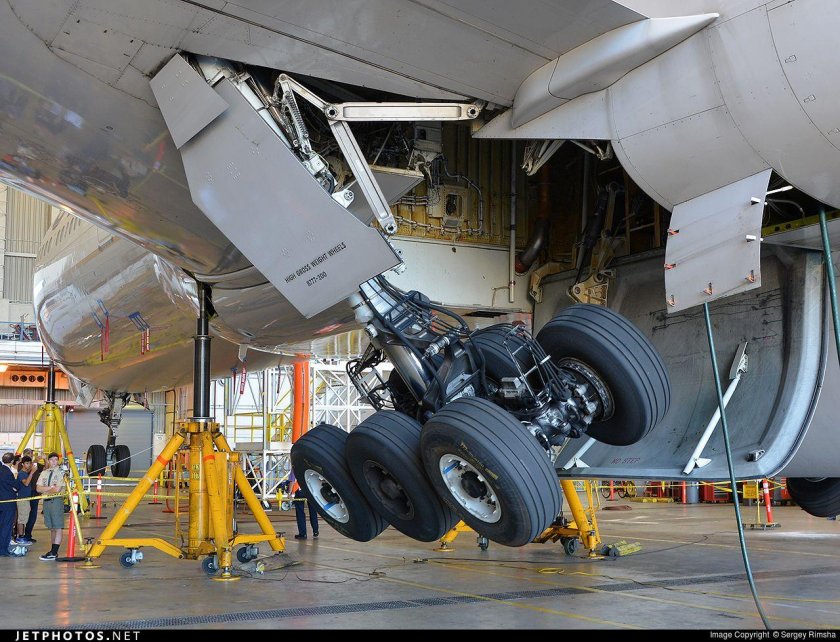 Боинг 747 шасси