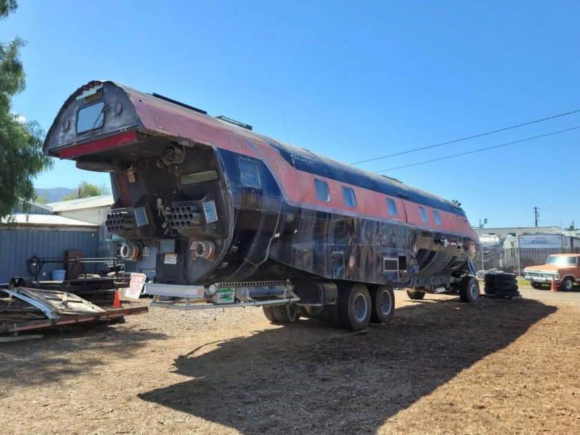 Самолет дом на колесах