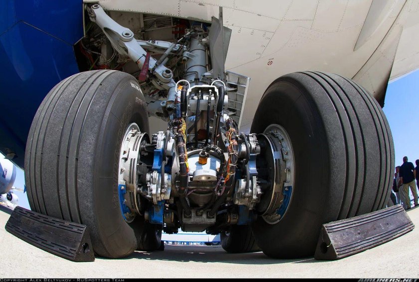 Шасси Боинг 787