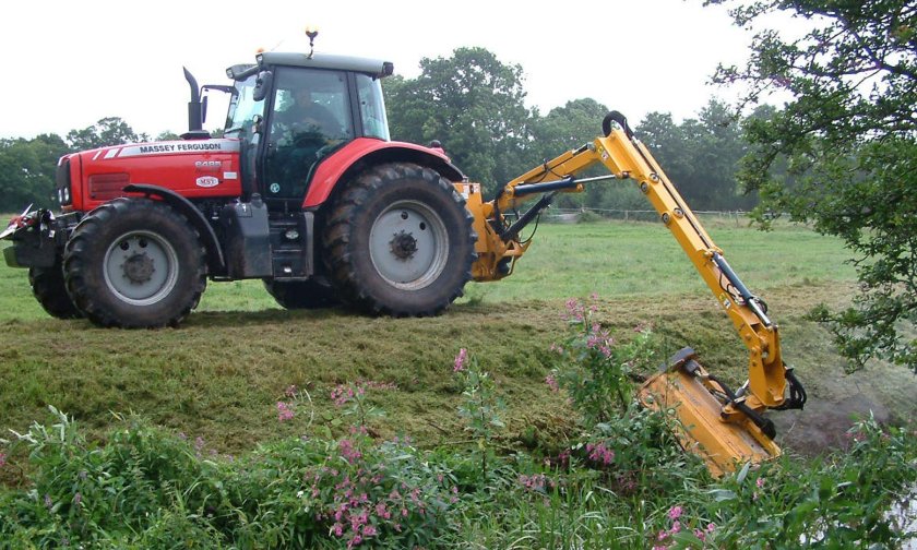 Косилка для обочин манипуляторная