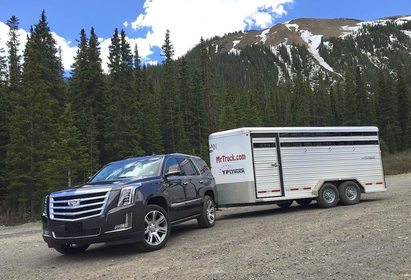 Кадиллак Эскалейд с прицепом