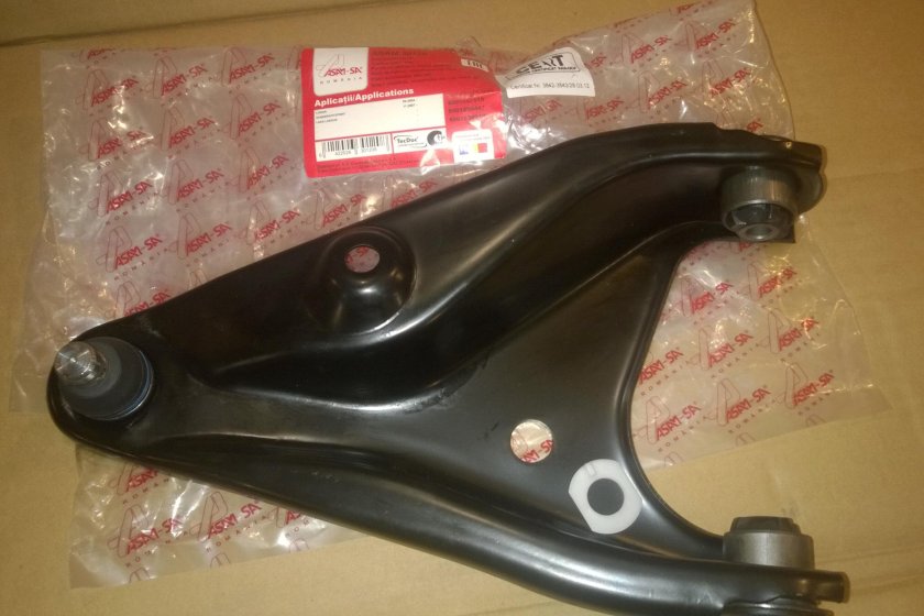 Рычаг передней подвески Логан 1