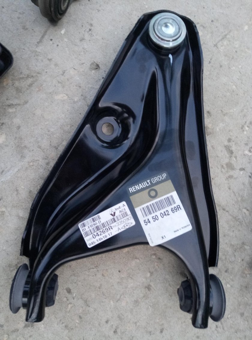 Левый рычаг Рено Логан 1
