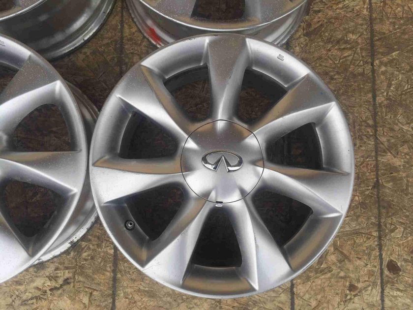 Купить колпаки дисков литых от Инфинити радиус 20 дюймов