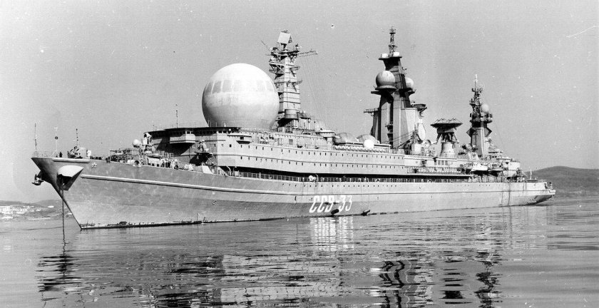 Большой атомный разведывательный корабль ССВ-33 Урал