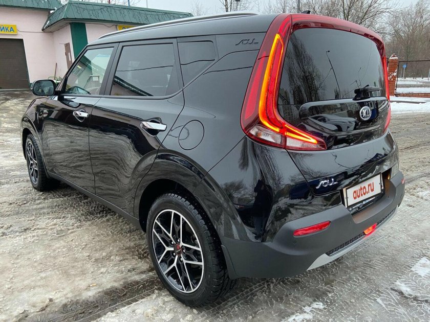 Киа соул черный 2021