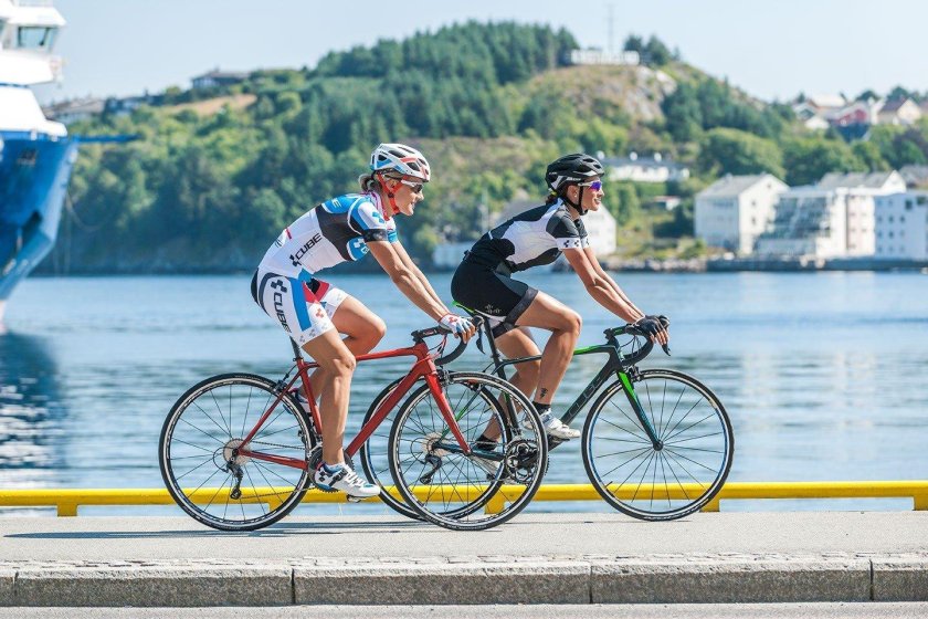 Шоссейный велосипедист